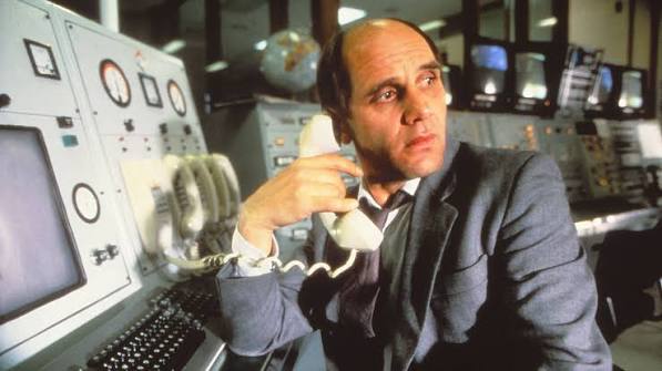 The Quiet Earth (1985) directed by Geoff Murphy • Reviews, film + cast •  Letterboxd