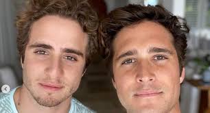Diego recently starred as the titular character in luis miguel, la serie. the series, about the mexican singer's rise to international fame premiered on telemundo and netflix and was praised by critics and. Diego Boneta He Is Santiago Gonzalez The Younger Brother Of Luis Miguel S Actor The Series People Archyde