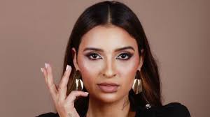 Aline Torres: A psicoterapeuta estética que transforma corpos e mentes sem  agulhas, cortes ou medicamentos