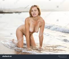 Foto de mujer desnuda en la Foto de stock 2508121745 | Shutterstock