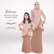 Baju kurung memiliki ciri khas yaitu potongan yang longgar pada lubang lengan, bagian perut. Baju Raya Sedondon Tema Warna Light Khakis Coklat Cair Set Family Ayah Ibu Anak Baju Kurung Baju Melayu Kurta Ay2021 Shopee Malaysia