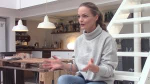 Inzwischen hat eva ein neues projekt an land gezogen und steht für den sender. Interview Mit Eva Brenner Was Macht Fur Sie Ein Gemutliches Zuhause Aus Bild De