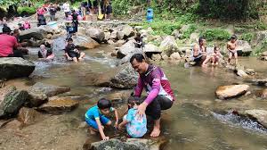 A cemented path leads from the parking to the lower falls. Qisas Air Terjun Sungai Gabai Kampung Sungai Lui