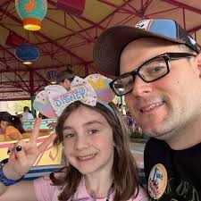 Can small dogs learn to use stairs safely?