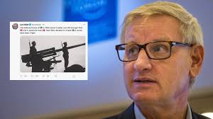 Imitation av tidigare statsminister och utrikesminister carl bildt (m) ringer ung vänster. 9 April Andre Verdenskrig Carl Bildt Haner Norge Pa Invasjonsdagen I Sverige Hadde Hitler Fatt Motstand