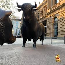 Oktober 1988, wurden bulle und bär dann auf der ostseite des frankfurter börsenplatzes aufgestellt und an die stadt frankfurt. Borse Frankfurt On Twitter Bulle Bar Und Hase Karfreitag Bis Einschliesslich Ostermontag Ist Die Borse Geschlossen Sowohl Der Frankfurter Parketthandel Als Auch Xetra Frohe Ostern Bis Dienstag Https T Co 5iozc9qxpp