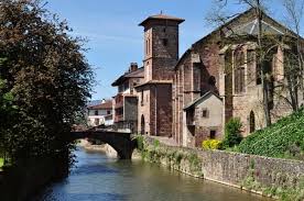 Saint jean pied de port is the capital of the basque province of lower navarre and a french commune, located in the department of pyrenees atlantiques, aquitaine. Etappe St Jean Pied De Port Roncesvalles Agencia De Viajes Mejor Valorada Del Camino De Santiago