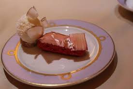 Cedric Grolet Chef Patissier Le Meurice Boule Coco Passion Eclair Rhubarbe 6 Chef Patissier Grolet Alimentation
