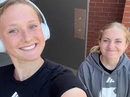 such a fun night with the girls!! 💙💙 @megmoroney