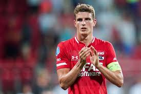 Guus til, 23, from netherlands feyenoord rotterdam, since 2021 attacking midfield market value: Waarom Op Zijspoor Geraakte Guus Til Nu Wel Naar Feyenoord Wil Nederlands Voetbal Ad Nl