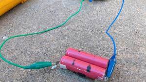 Charging A Li Ion 18650 Battery Without A Battery Management System Bms Electronics Projects 18650 Battery Battery