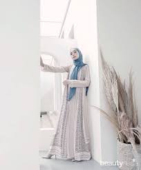 Nah, untuk itu, bagi anda yang sedang bingung dalam mengatur gaya berbusana, silahkan lihat beberapa model baju wanita muslim terbaru yang… Tren 2020 Model Gamis Lebaran Ala Influencer Cantik Indonesia