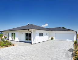 Barrierefreier Bungalow Eminger Von Fertighaus Weiss Alle Infos Zum Haus Inkl Grundrisse Mit Einem Klick Auf Das Bild Haus Bungalow Haus Holzhaus Bungalow
