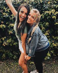 Pinterest M4ddymarie Friend Poses Friends Photography Bff Poses