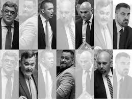 Το εξώφυλλο κοσμεί το επίσημο πορτραίτο του αρχηγού του γ' ράιχ. Xrysh Aygh Analytika Oi Poines Poy Epiblh8hkan Se Ola Ta Melh Ths Egklhmatikhs Organwshs Lista In Gr