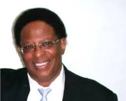 Tulio Matos y el premio literario E. León Jimenes