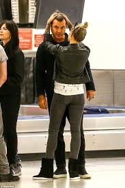 Gavin rossdale is stepping out with a new lady for the first time since splitting from wife gwen stefani in 2015. Gavin Rossdale 52 And Sophia Thomalla 28 Can T Keep Hands Off Each Other As They Land In Miami Daily Mail Online
