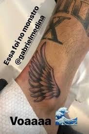 This film's adaptation of lucifer wears a pure white suit and has tattoos visible at the sleeves and neckline, implying a full body design, while constantly dripping a black oil from his feet that leaves footprints. Tatuador De Neymar Exibe As Novas Tatuagens Do Craque Na Web Esporte Extra Online