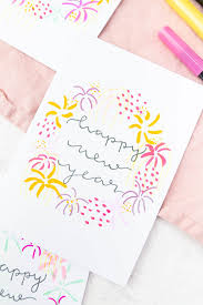 Mühelos hinauf einem möglichst dunklen papier mit flüssigkleber ein feuerwerk malen und dieses reichlich mit salz streuen. Neujahrskarten Mit Handlettering Feuerwerk Ars Textura Diy Blog