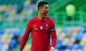 It shows all personal information about the players, including age, nationality, contract duration and current market value. Hwvcibymi2hb5m