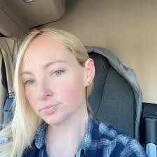 Lisa Dortch's Instagram, Twitter & Facebook