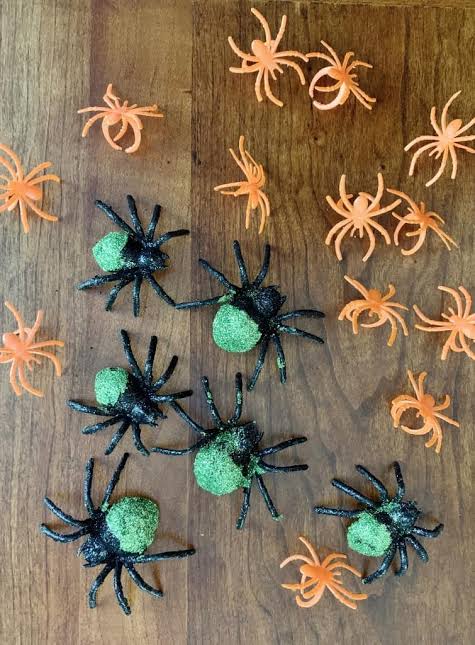Last-Minute Dollar Store Halloween Decor (For Only $7) - Thistlewood Farm