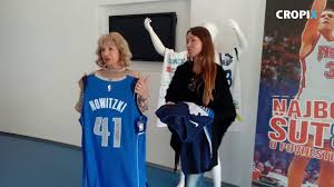 It was a fantastic weekend for burgeoning superstar luka doncic, who put up an average of 31.0 points, 13.0 rebounds and 15.0 assists over two games against the lakers and. Nowitzki Und Doncic Spenden Dem Drazen Petrovic Museum Ihre Jerseys Eurohoops