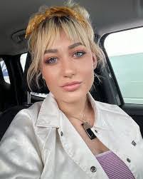 Ashley Fuson's Instagram, Twitter & Facebook