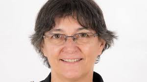 María Mateos, miembro de la primera promoción de mujeres de la Policía  Local de Jerez, se jubila