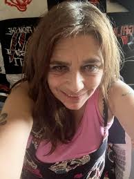 Hippie community sharing stories