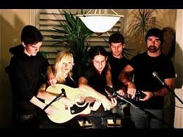 Gotye Feat Kimbra Somebody That I Used To Know слова Five People Use One Guitar To Cover A Song Walk Off The Earth Music Love Music Book