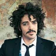 Canzone di max gazzè, uscita il 13 febbraio 2013 e presente nell'omonimo album musicale sotto casa. Sotto Casa Max Gazze Testo E Accordi Per Chitarra