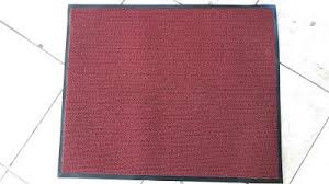 Mengingat fungsi keset adalah untuk membersihkan kotoran dan juga menyerap air yang ada di kaki, pastikan keset yang kamu beli memiliki daya serap yang baik dan juga disertai dengan fitur anti slip. Keset Kamar Mandi Serap Air Dari Bahan Bulu Berkualitas Dan Tahan Lama Di 2021 Keset Kamar Mandi Mandi Kamar Mandi