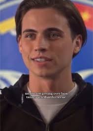 Porque Que O Tanner Buchanan Tem A Foto Do Sebastian Croft De Perfil