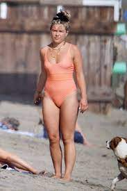 Florence pugh bathing suit
