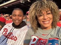 Mandy Hood's Instagram, Twitter & Facebook