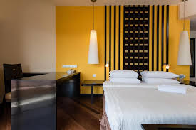 Yemek w studio resort suites at pyramid tower içindeki restoran ve kahve dükkânı/kafe misafirlere yemek servisi yapmaktadır. W Studio Resort Suites Petaling Jaya Updated 2021 Prices