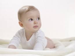 Krabbeln beginnt meist damit, dass sich das baby um sich selbst dreht. Krabbeln Ein Wichtiger Entwicklungsschritt Vaterfreuden De Die Seite Fur Vater