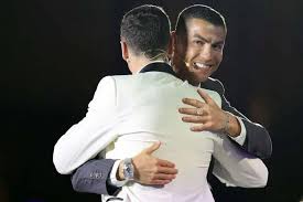 Cr7 hd wallpaper, cristiano ronaldo screengrab, sports, football. Cristiano Ronaldo Gives Player Of The Year Award To Robert Lewandowski Incredible Gesture At Globe Soccer Awards Wins Hearts Football News