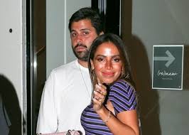 Michael chetrit, de 28 anos, é filho de joseph chetrit, um investidor imobiliário de nova york. Anitta Assume Namoro Com Michael Chetrit Adtv
