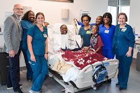 Applause For First Inpatient In Emory University Hospital Tower Emory University Atlanta Ga