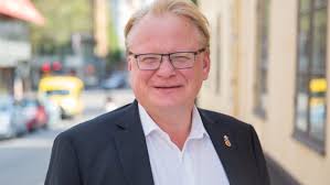 He has been minister for defence in the swedish government since 3 october 2014. Kom Och Traffa Peter Hultqvist Socialdemokraterna Varmland
