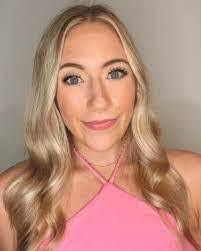 Holly Null's Instagram, Twitter & Facebook