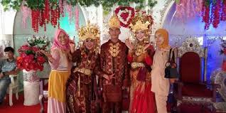 Anuitas menyebarkan pembayaran selama jangka panjang, manakala pembayaran sekaligus memberikan jumlah pembayaran penuh kepada penerima sekaligus. Pria Ini Nikahi 2 Gadis Sekaligus Anggun Awalnya Syok Suami Punya Pacar Lain Halaman All Kompas Com