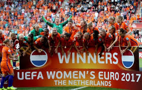 A seleção neerlandesa de futebol feminino (em neerlandês: Como A Holanda Revolucionou O Futebol Feminino E Virou Finalista Da Copa Uol Esporte