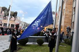 Прапор уособлює «нове сонце свободи» (ново. Pivnichna Makedoniya Ratifikuvala Ugodu Pro Vstup Do Nato Portal Novin Lb Ua