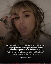 🚨 Miley Cyrus gerou controvérsia entre os fãs de Michael Jackson no  X/Twitter ao declarar que precisa cobrir sua tatuagem em homenagem ao álbum  "Bad", de Michael Jackson. Em entrevista ao New