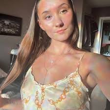 I feel like the Arbonne soft focus veil spf & the new skin tint is  literally the best combo ever. It's super lightweight & sheer coverage