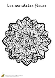 Le corps de l'escargot est marron. Page 24 Sur 30 Sur Hugolescargot Com Coloriage Mandala Mandala A Colorier Mandala