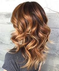 Un castano cioccolato sul biondo con highlights sul caramello o dulce de leche oppure . Capelli Color Caramello La Tendenza Top Del 2017 Per Le Castane
